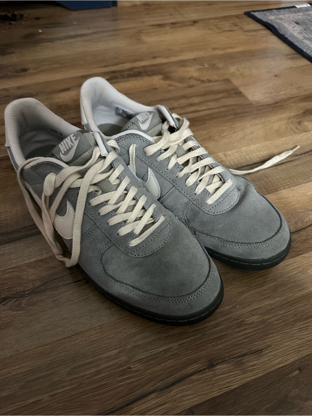 Nike skateboard flat bottom shoes